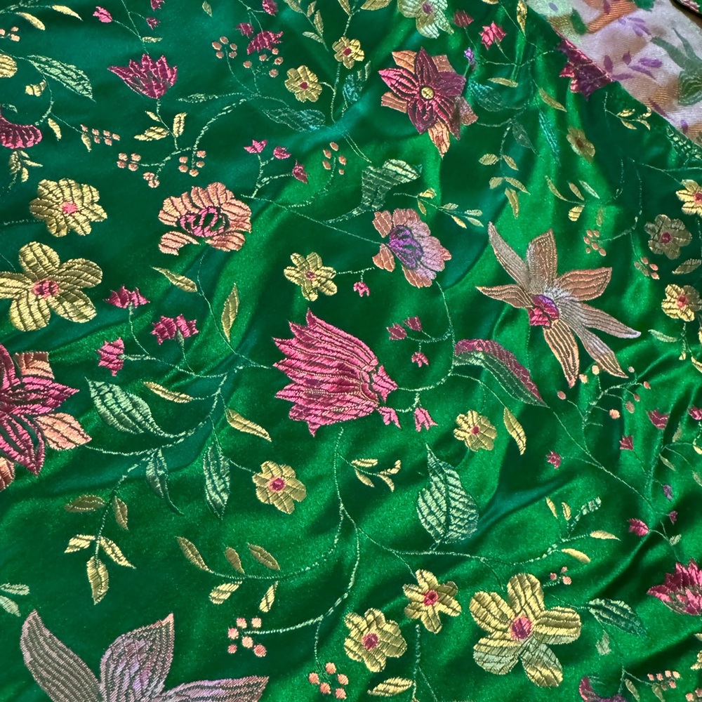 Stunning Lulu's Emerald Satin Dress with Floral Accents Medium Biophilic - Picture 6 of 9